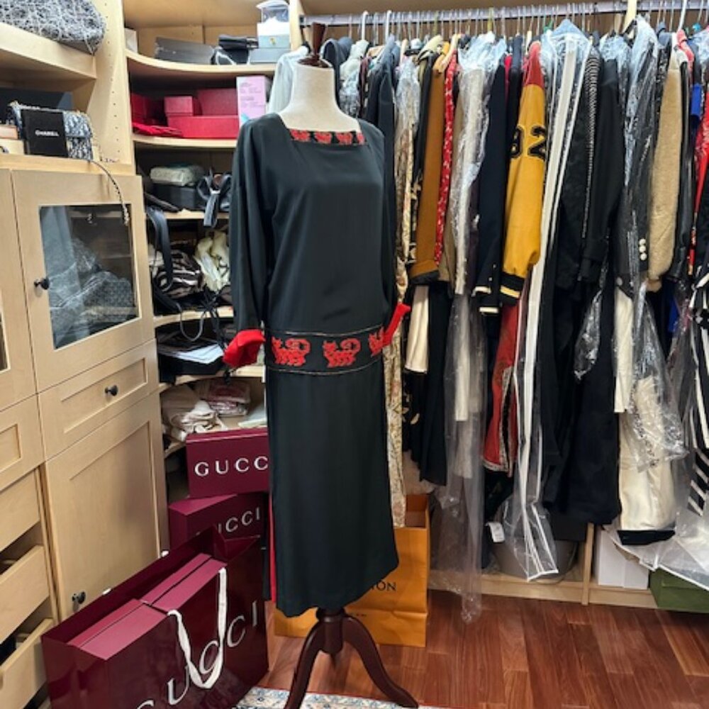 JOSEPH MAGNIN VINTAGE SIZE SIX BLACK AND RED DRESS